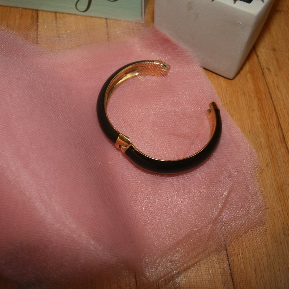 BLACK  ENAMEL BRACELET W/ HINGE OPENING